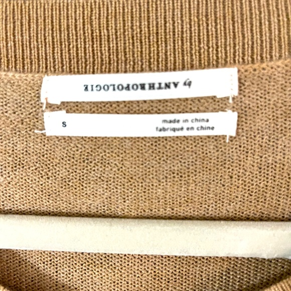 Ladies Anthropologie sweater, Size Small, Tan, 100% Merino Wool, so cute - Picture 2 of 4
